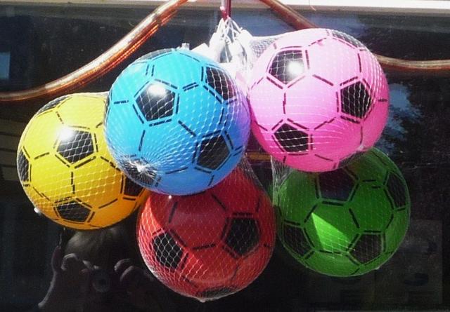Plast fodbolde ca. 16 cm i diameter